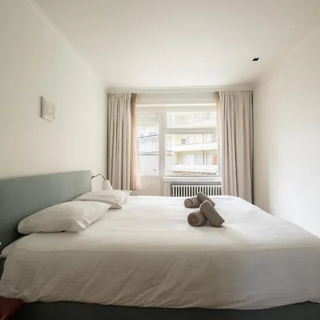Little Embassy, Bright Coastal At The Apartment *
