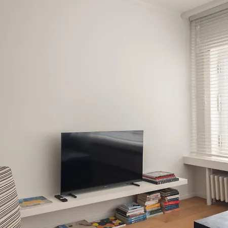 Little Embassy, Bright Coastal At The Apartment *